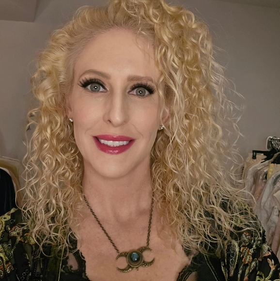 Meet your Posher, Erin - Picture 1 of 1